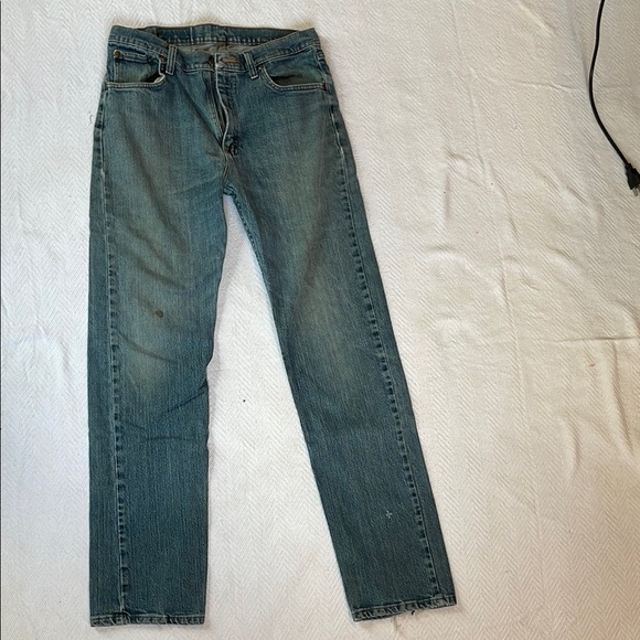 Men's Blue Jeans Wrangler men’s size 32x34. Some flaws, pictured. - Picture 1 of 7